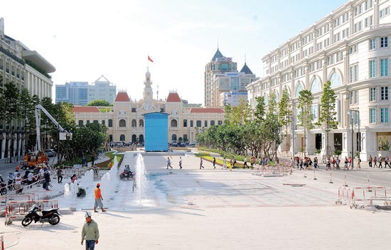 Nguyen Hue walking street in District 1, HCMC (Photo: SGGP) Nguyen Hue walking street in District 1, HCMC (Photo: SGGP)